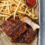 Pork Ribs & Chips With Sauce